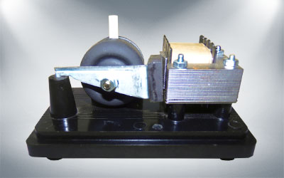 Compressor Industrial MOD I-BAQ em fundo iluminado